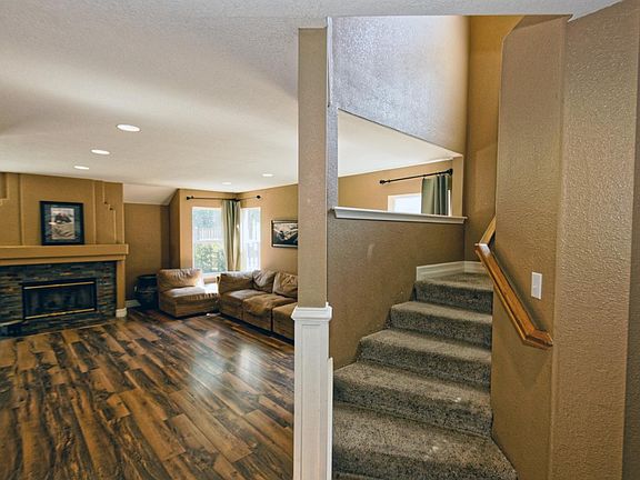 5th image of 1060 Sage Hill Dr