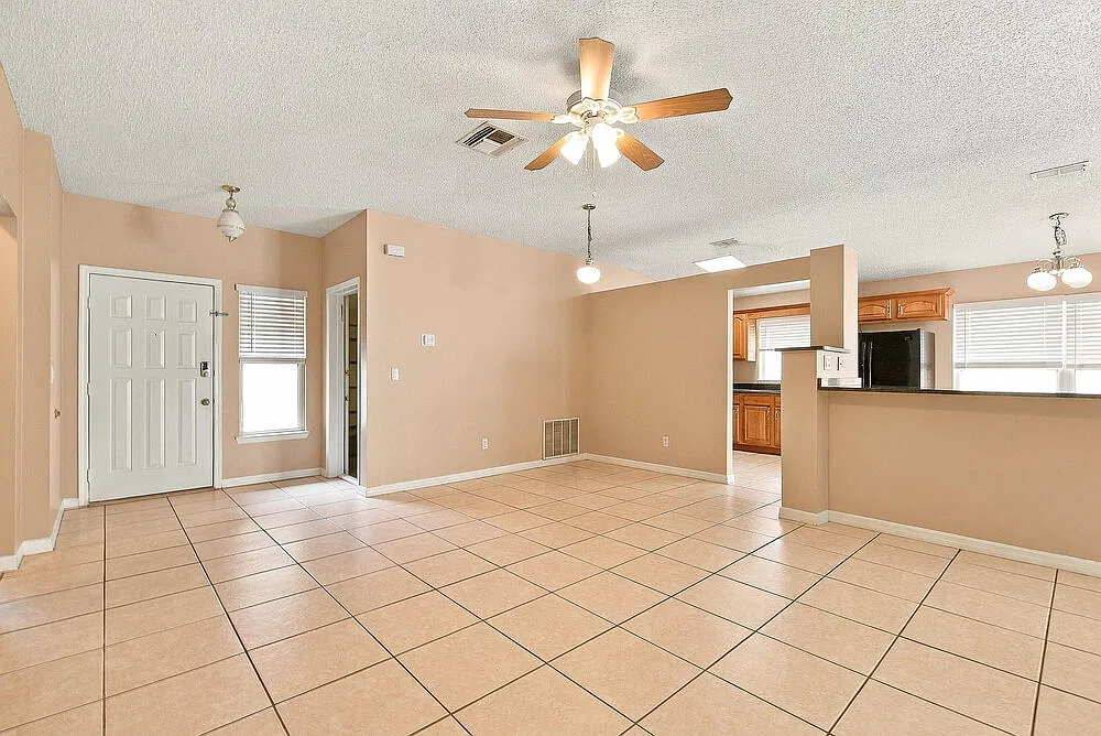 3 bed, 2.0 bath, 1551 sqft, $2,275 — Photo 3