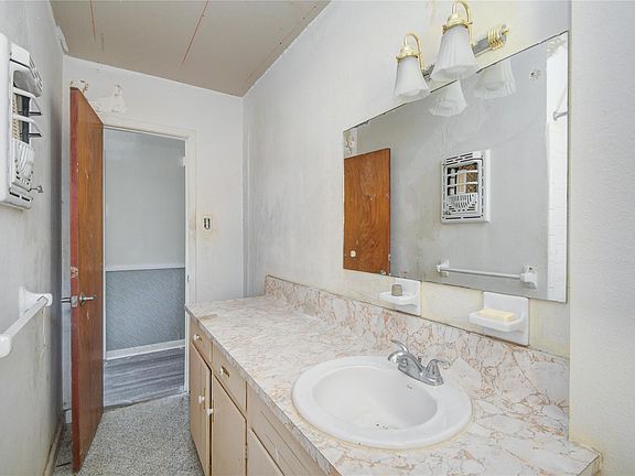 5th image of 4112 Pine Shadows St
