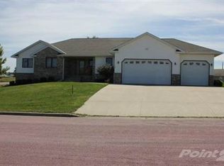 402 Aspenwood Dr, Redwood Falls, MN 56283