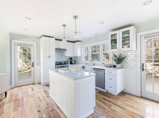 10 Anderson Rd, Hampton Bays, NY 11946