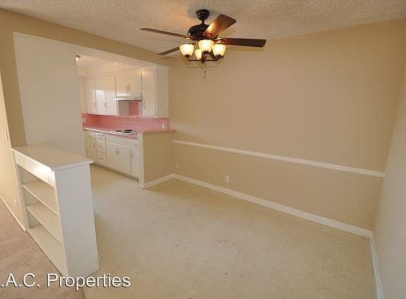 3rd image of 6464 Woodman Ave APT 201