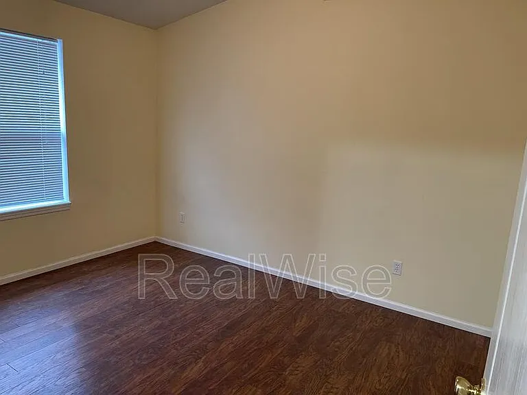 656 E Park St — Photo 10