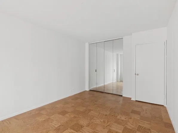 300 East 54th Street image 10 of 14