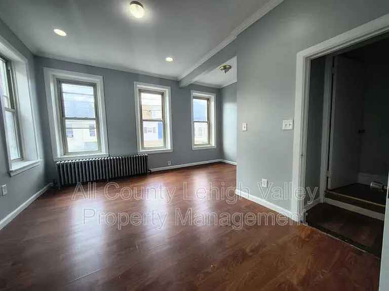 127 N 12th St — Photo 9
