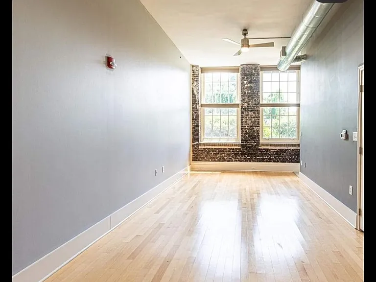 140 E Glenwood Ave #113 — Photo 4