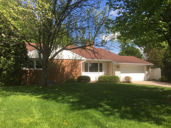 2nd image of 810 Charles St