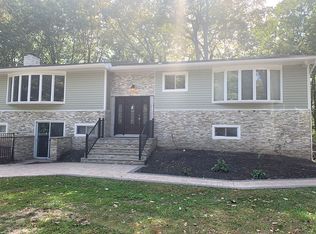 263 Oyster Bay Rd, Mill Neck, NY 11765