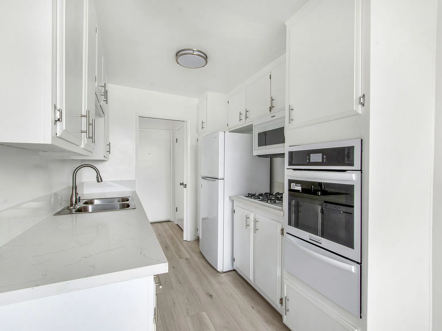 12221 San Vicente Blvd — Photo 2