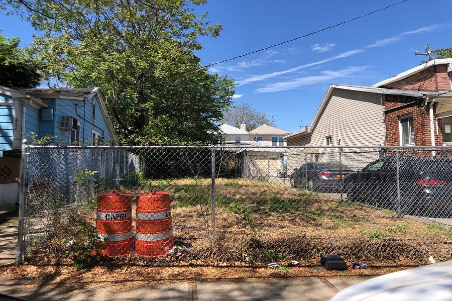1st image of 2242 E 21st St