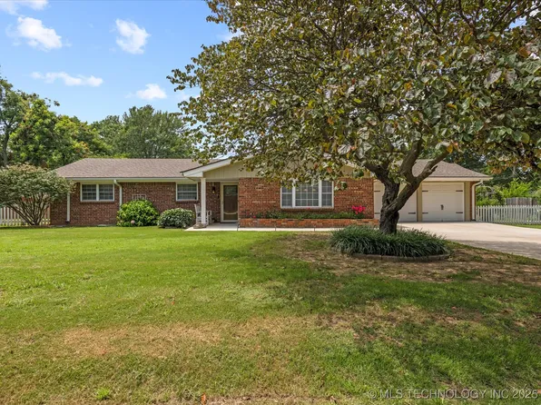 1407 Manor Dr, Bartlesville, OK 74006