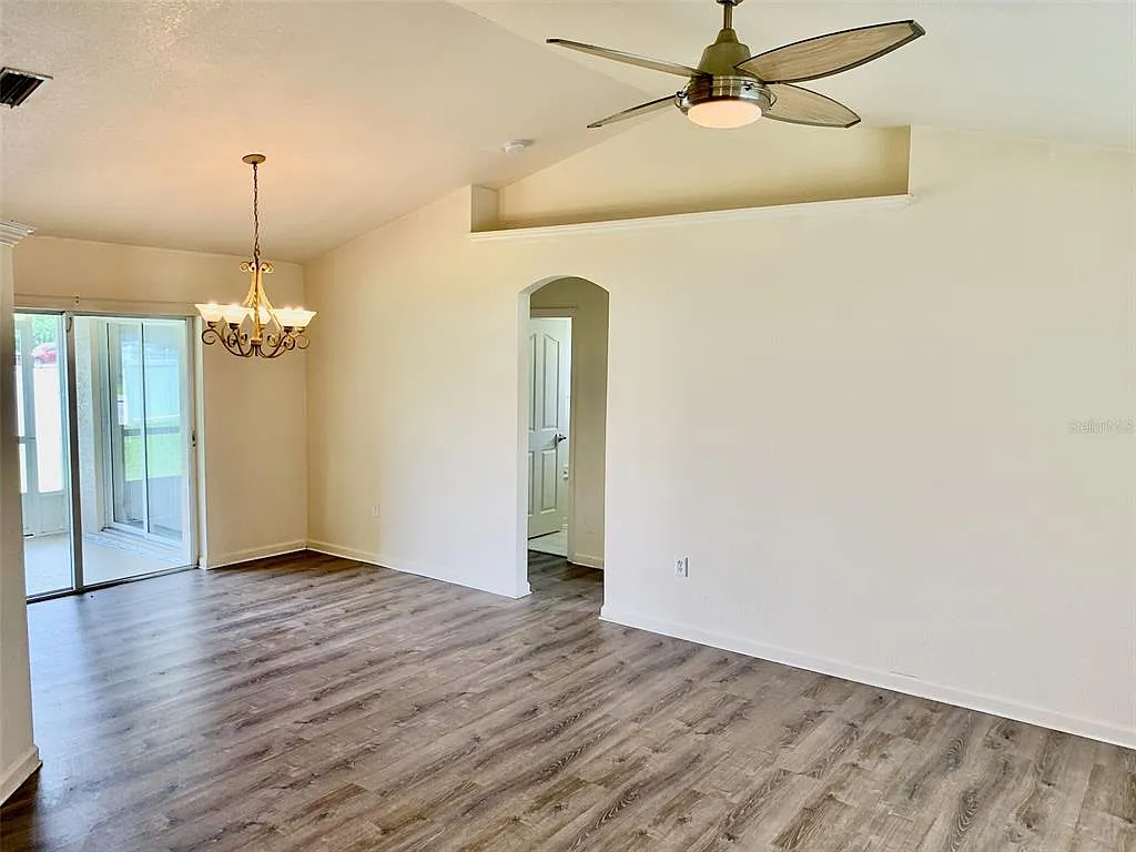 3 bed, 2.0 bath, 1405 sqft, $1,800 — Photo 3