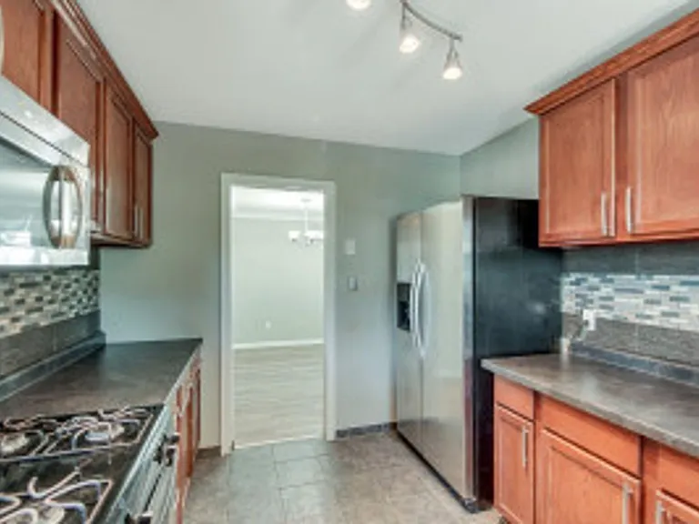 996 Fremont Ave — Photo 8