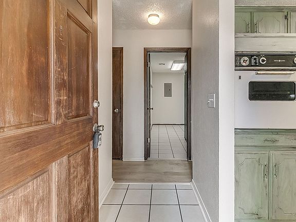 3rd image of 204 3rd St NE