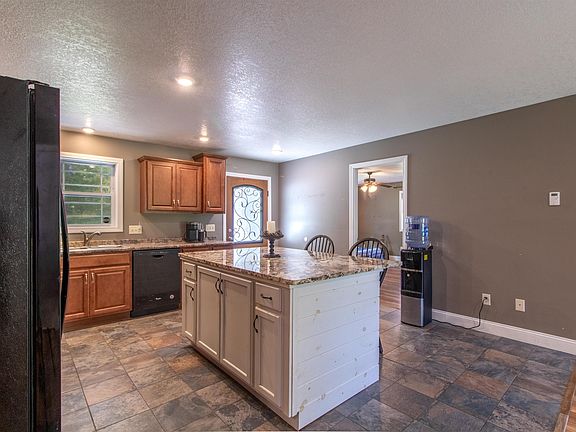 5th image of 25 Derby Pond Road