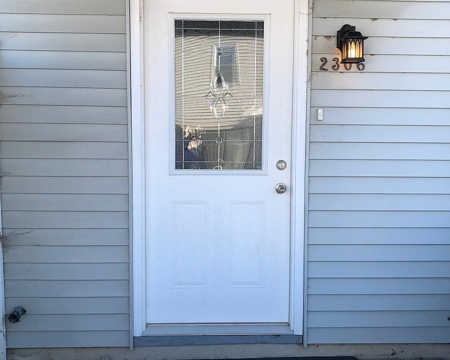 1st image of 2306 Carnation Dr