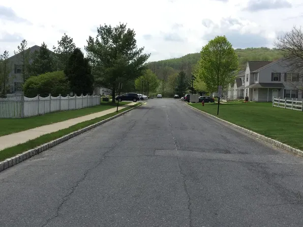 11 Bense Ct #11, Washington, NJ 07882