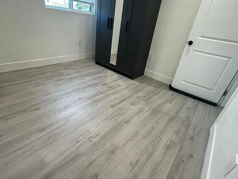 1571 W 37th Pl — Photo 21