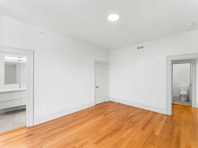 31 Parade St #302 — Photo 5