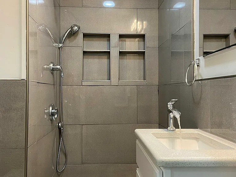 252 Windsor St #3 — Photo 8