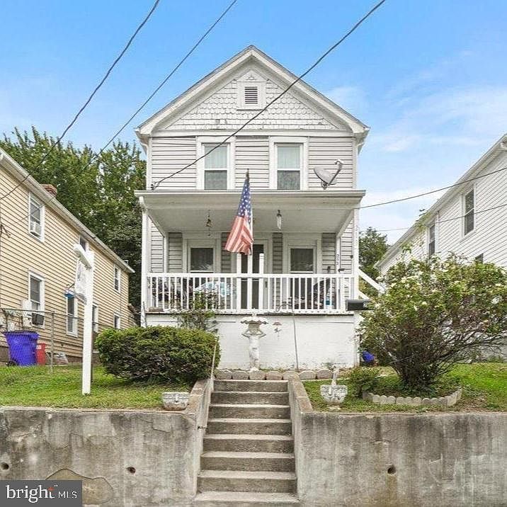 1st image of 213 W B St