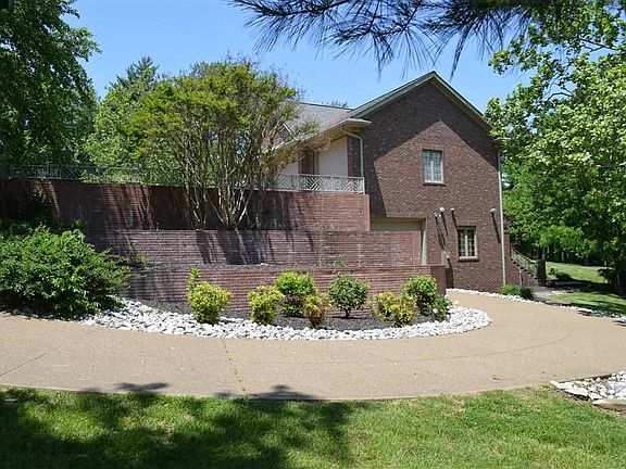 3rd image of 4801 Royal Oak Dr