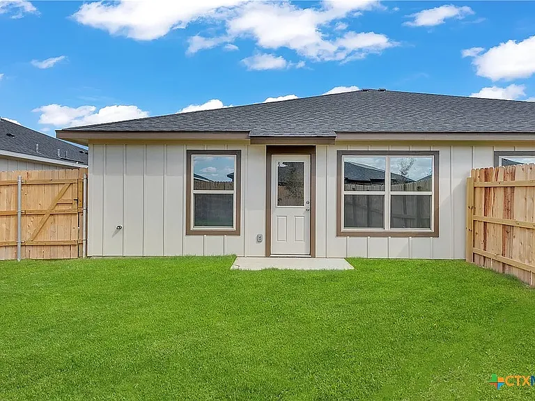 904 Cherry Laurel Ln #B — Photo 15