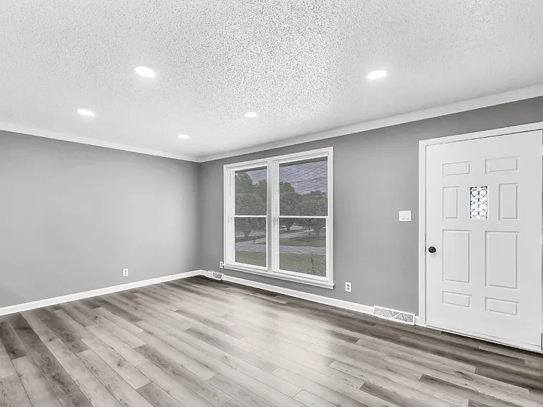 409 Christopher Dr — Photo 5