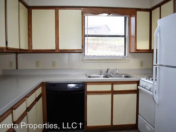 5th image of 2314 Lakeshore Dr APT 1