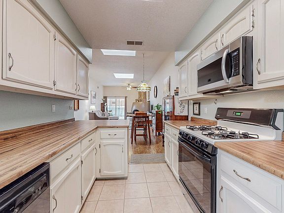 5th image of 1530 Donette Pl NE