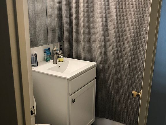 5th image of 1021 Arlington Blvd APT 807