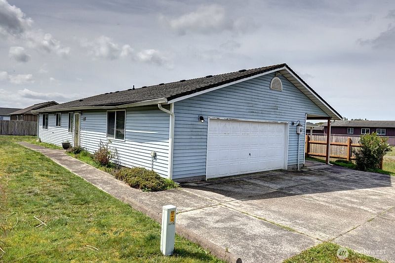 4th image of 816 325th Street