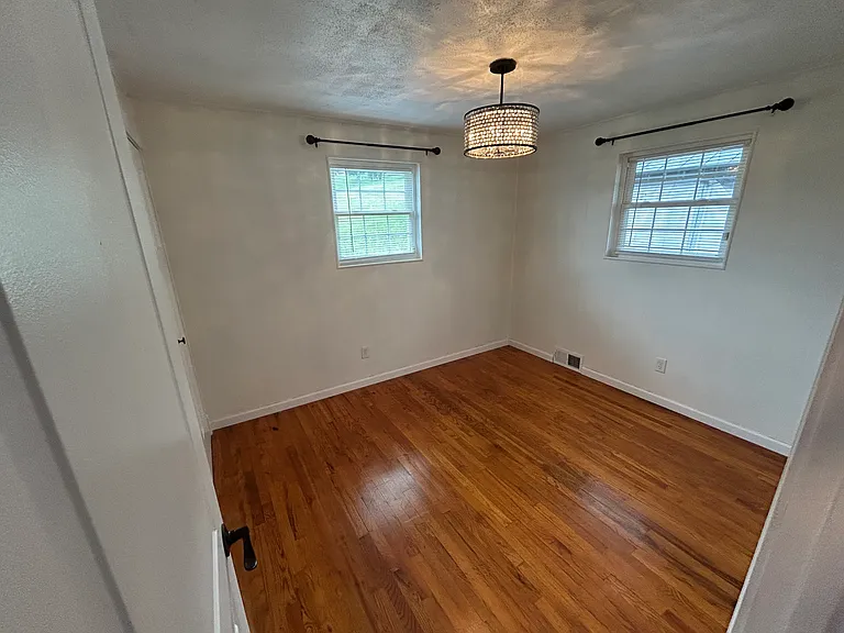 695 Howard St — Photo 9
