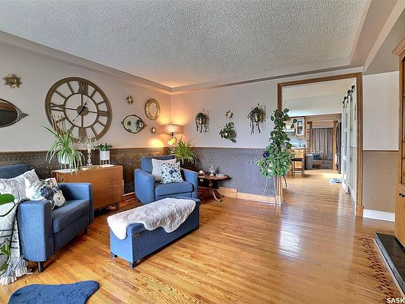3rd image of 924 Campbell STREET