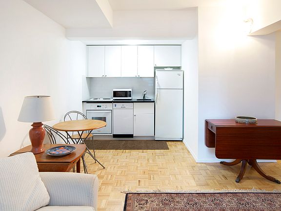 4th image of 150 W 51st St APT 2103
