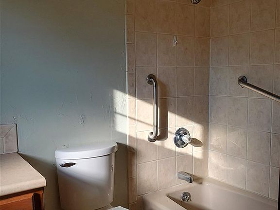 5th image of 2401 Barclay Pl