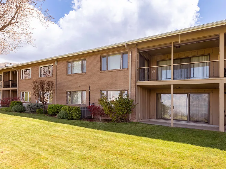 1038 S Oak Hills Way — Photo 41