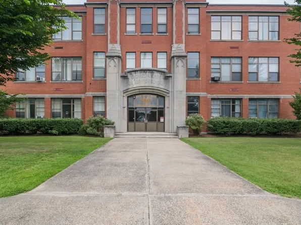 90 McKinstry Ave APT 221, Chicopee, MA 01013