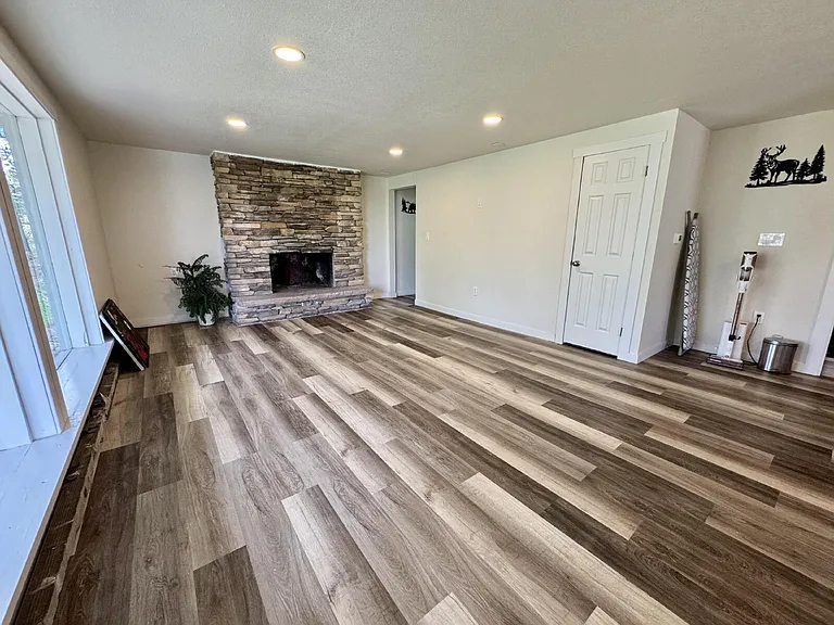 11922 Hillcrest Rd — Photo 10