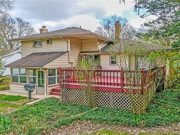 3rd image of 1040 Rose Blvd