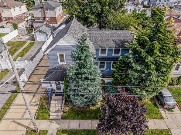 18 1st Avenue, East Rockaway, NY 11518