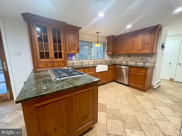 1 High Acres Dr — Photo 2