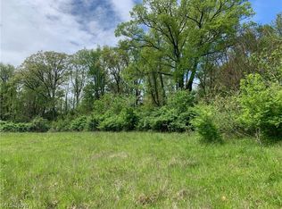 Woodlawn Ave NW, Canton, OH 44708