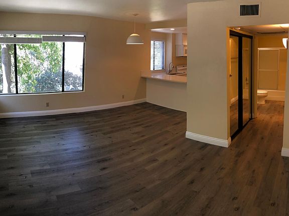 2nd image of 15600 Mulholland Dr #K