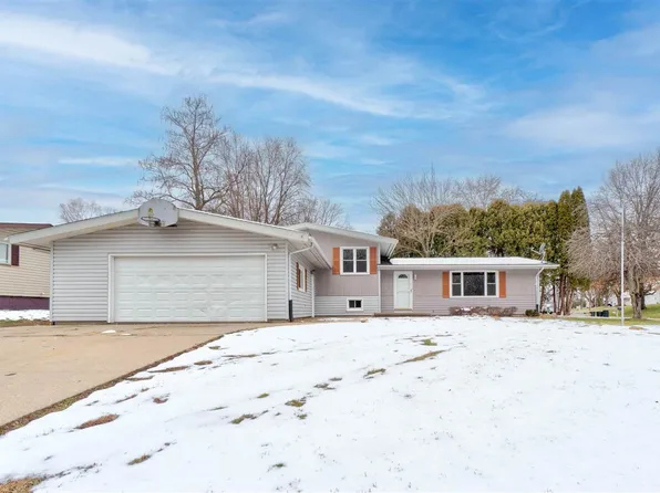 317 Flatiron Dr, Columbus Junction, IA 52738