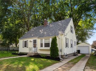 17 Hampshire Rd, Cranston, RI 02910