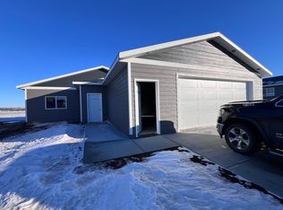 32 26th St SW, Watertown, SD 57201