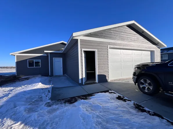 32 26th St SW, Watertown, SD 57201