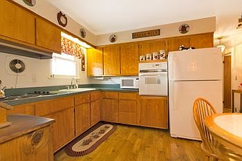 2nd image of 481 Broadway