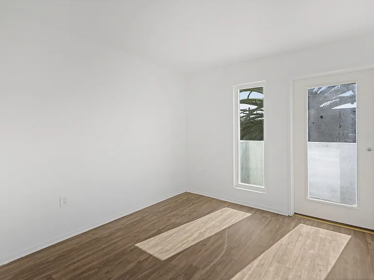 Harbor City Lights Apartments — Photo 16